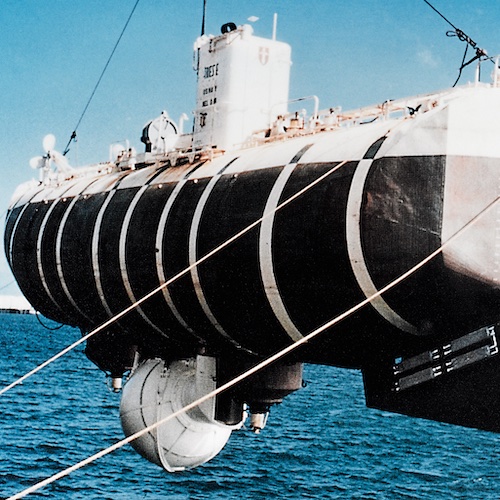 Trieste_1960 Im Jahr 1960 taucht die »Trieste« mit Jacques Picard und Don Walsh in den Mariannengraben.