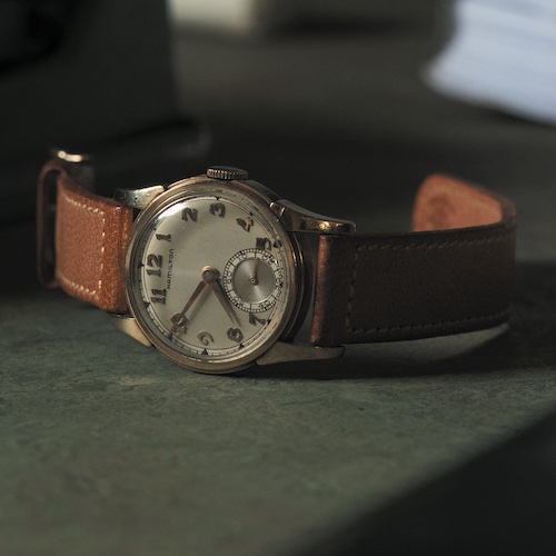 Hamilton Endicott Oppenheimer Hauptdarsteller Cillian Murphy trägt auch die Hamilton Endicott aus den 1940er Jahren.