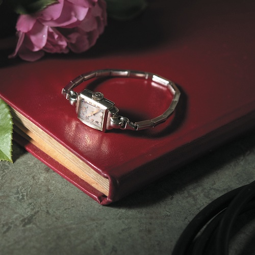 Lady Hamilton 1947 Oppenheimer Im Film Oppenheimer wird die Lady Hamilton A2 von Kitty Oppenheimer getragen.