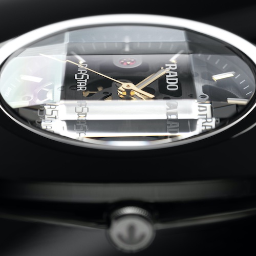 Rado Diastar Original Skeleton R12162153 Das Saphirglas ist auf der Außenseite mit einem quadratischen Motiv facettiert.