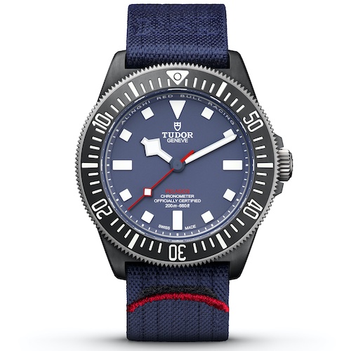 Tudor Pelagos FXD 25707KN Die quadratischen Indizes und die Zeiger sind aus leuchtender Monoblock-Keramik gefertigt.