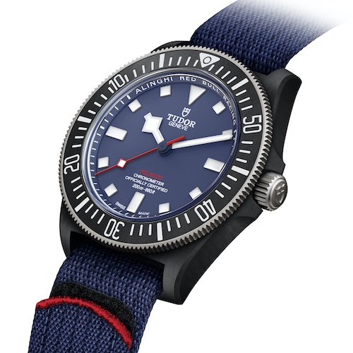 Tudor Pelagos FXD 25707KN Das mattblaue Zifferblatt ist in der gleichen Farbe wie der Rumpf des Bootes gehalten.