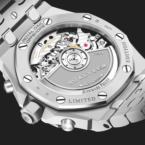 Audemars Piguet Royal Oak Offshore Weißgold 26238BC.OO.2000BC.01 Der Saphirglasboden macht das Kaliber 4404 mit der besonderen Schwungmasse sichtbar.