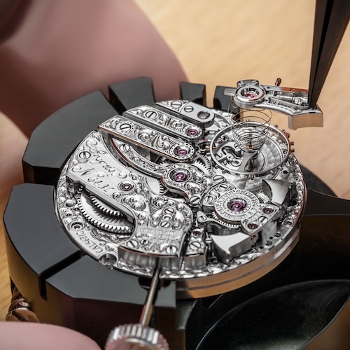 Breguet Minutenrepetition_Kaliber 567/2 Breguetspirale Die Breguetspirale verfügt über eine gebogene Endkurve.