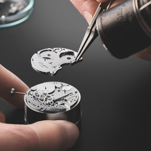 Glashuette_Original_Kaliber_58-08_Montage Auch Teile des Handaufzugkalibers sind von Hand anreibeversilbert.