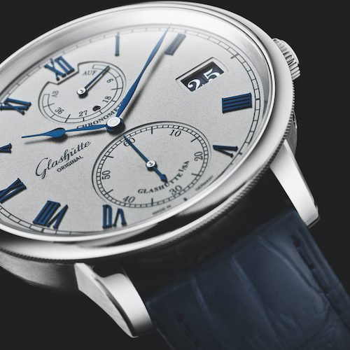 Glashütte Original Senator Chronometer 1-58-08-01-04-61 Detail 1 Das Zifferblatt ist von Hand anreibeversilbert und grau galvanisiert.