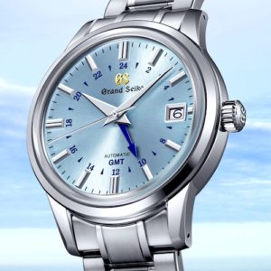 Das Saphirglas der Grand Seiko SBGM253 ist boxförmig ausgeführt und entspiegelt.