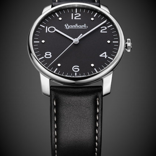 Hanhart Pioneer Silva Schwarz Der Durchmesser des Edelstahlgehäuses beträgt 38,5 Millimeter.