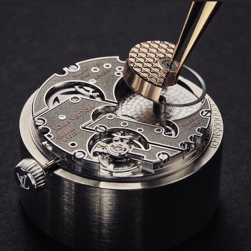 Louis Vuitton Kaliber LFT023 Microrotor Der Microrotor des Kalibers LFT023 besteht aus 22k Roségold.