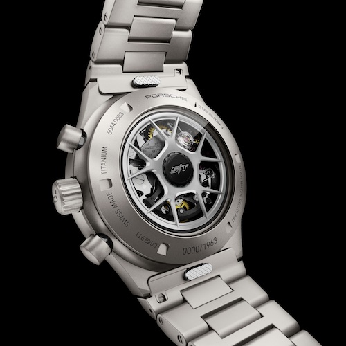 Porsche_Design_Chronograph_1_Porsche_911_S_T_Heritage_Boden_Ceramica Der Rotor der Heritage-Variante ist mit der Anmutung einer Felge im Seidenglanz und dem S/T-Logo ausgestattet.