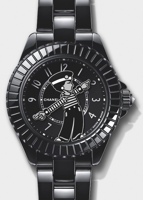 Chanel J12 Schwarz Die Silhouette von Mademoiselle Chanel ist auf der Innenseite des Saphirglases aufgedruckt.