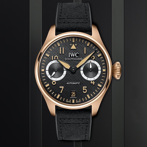 IWC Schaffhausen Big Pilot's AMG G 63 Armorgold IW501201 Front Die Gangautonomie der Großen Fliegeruhr beträgt sieben Tage. Sie wird bei drei Uhr angezeigt.