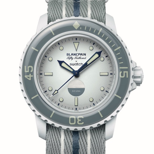 Swatch Scuba Antarctic Ocean Soldat Das Modell Antarctic Ocean ist aus eisweißer Bioceramic gefertigt.