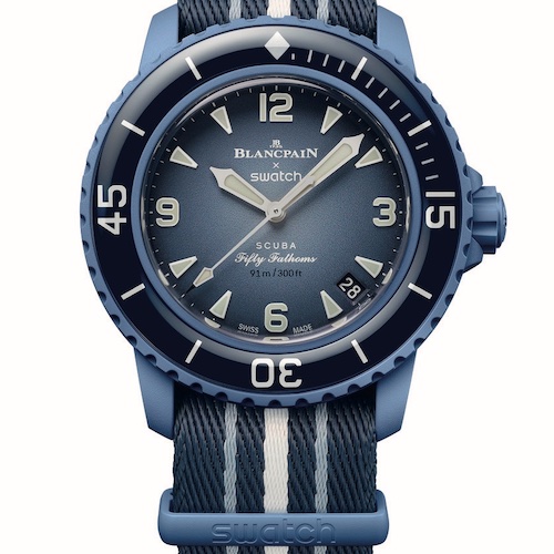 Swatch Scuba Fifty Fathoms Atlantic Ocean Soldat Das Zifferblatt der Atlantic Ocean hat einen Farbverlaufdruck von Hellblau nach Ozeanblau.