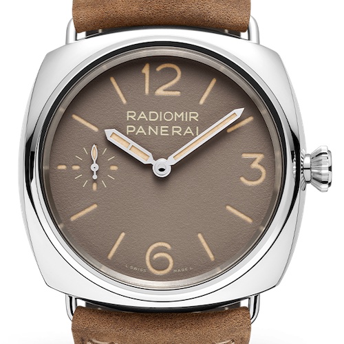 Panerai_Radiomir_PAM01385_Tag Ziffern, Indizes und Zeiger sind mit Leuchtfarbe versehen.