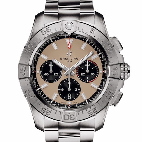 Breitling Avenger B01 Chronograph 44_Ref. AB0147101A1A1_Sand Die Stabindizes und -zeiger sind mit Leuchtfarbe versehen.