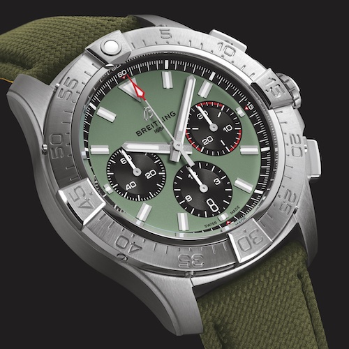 Breitling Avenger B01 Chronograph 44_Ref. AB0147101L1X1_Gruen Zu den Neuerungen der Avenger-Kollektion gehören die quadratischen Drücker.
