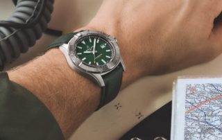 Breitling Avenger Automatic 42 grünes Zifferblatt