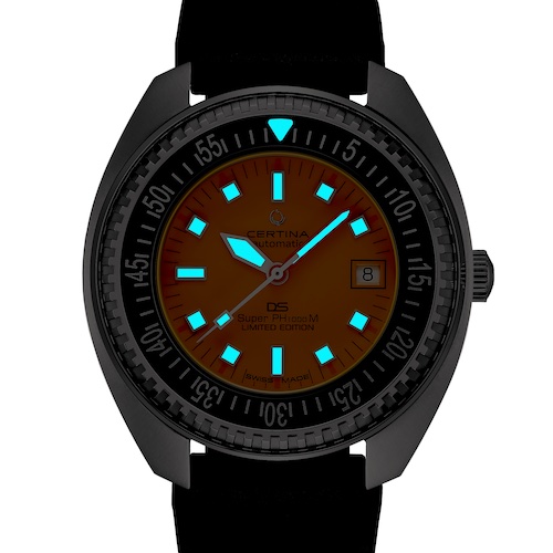 Certina DS Super PH1000M C024.907.17.281.10 Die breiten Zeiger und Indizes sind mit Leuchtfarbe beschichtet.