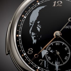 Das Porträt des Ehrenpräsidenten Philippe Stern ziert das Emaille-Zifferblatt der Patek Philippe Referenz 1938P-001.