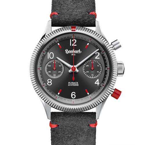 Hanhart Red X Grey Die Hanhart Red X Blue hat eine zentrale Stoppsekunde und zwei Totalisatoren.