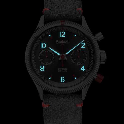 Hanhart Red X Ziffern und Zeiger der Hanhart Red-X-Modelle sind mit Leuchtfarbe belegt.