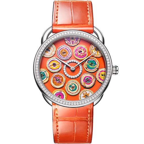 Hermès Arceau Belles du Mexique Orange Die sieben Tänzerfiguren aus der Vogelsperspektive im äußeren Kreis sind fixiert.