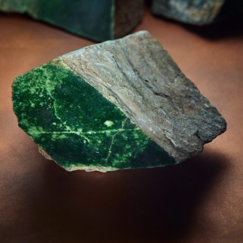 Wyoming Jade Die Jade aus Wyoming ist unbehandelt und muss sorgfältig ausgewählt werden.