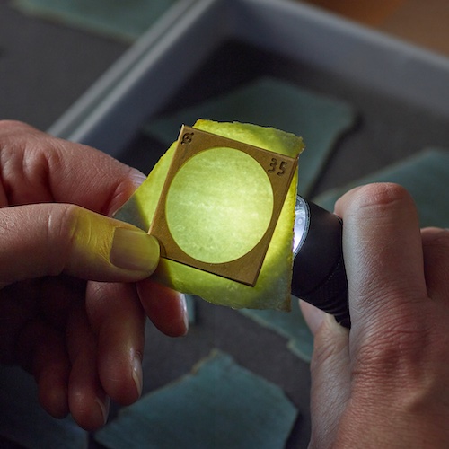 Wyoming Jade Durchleuchten Die möglichen Ausschnitte für das Zifferblatt werden beim Durchleuchten bestimmt.