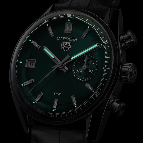 TAG Heuer Carrera Chronograph CBS2211.FC6545_1-1 Krone Nacht Bei Dunkelheit leuchen nur Stunden- und Minutenzeiger sowie Punkte neben den Indizes.