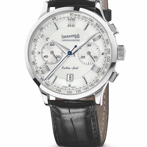 Eberhard & Co. Extra-fort_silberfarbene_Totalisatoren Das geprägte Zifferblatt ist mit senkrechten Linien geschmückt.