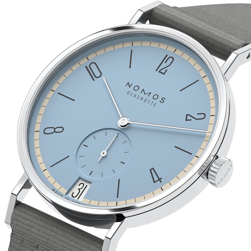 Nomos Glashütte 23 Tangente 38 Datum Frostblau Der frische Blauton der Tangente Frostblau erinnert an die Farbe der Eismeerküste an der Barentsee.