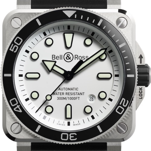 Bell & Ross BR03 Weiß Die schwarzen und weißen Edelstahlmodelle Bell & Ross BR 03 besitzen eine Drehlünette aus Edelstahl.