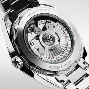Das Omega Kaliber 8800 treibt die beiden kleineren Modelle mit 38 und 34 Millimeter Durchmesser an.