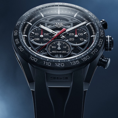Der TAG Heuer Chronograph hat einen Durchmesser von 44 Millimetern.