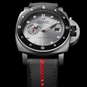Das Armband ist ein Materialmix aus Kautschuk und grauem Textil.