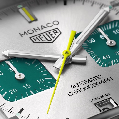 Der zentrale Chronographenzeiger ist gelb lackiert.