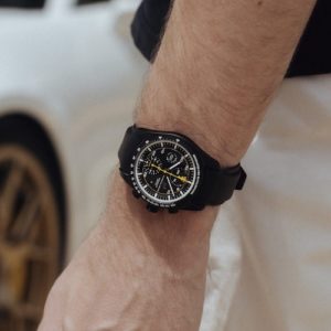 Das Armband des Chronograph 911 GT3 oder 911 GT3 Touring besteht aus original Porsche Fahrzeugleder und -garn