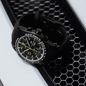 Die Hexagonstruktur des Zifferblatts ist vom 911 GT3 abgeleitet.