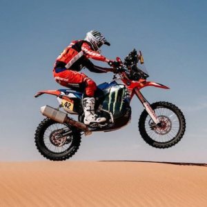 Der Franzose Adrien van Beveren auf seiner Honda bei der Dakar 2024.