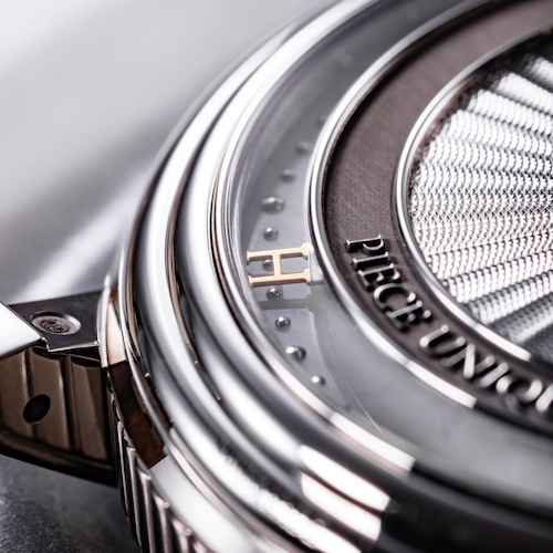 Parmigiani Fleurier L'Armoriale Répétiton Mystérieuse Die Stundenanzeige erfolgt mittels eines roségoldenen Zeigers.