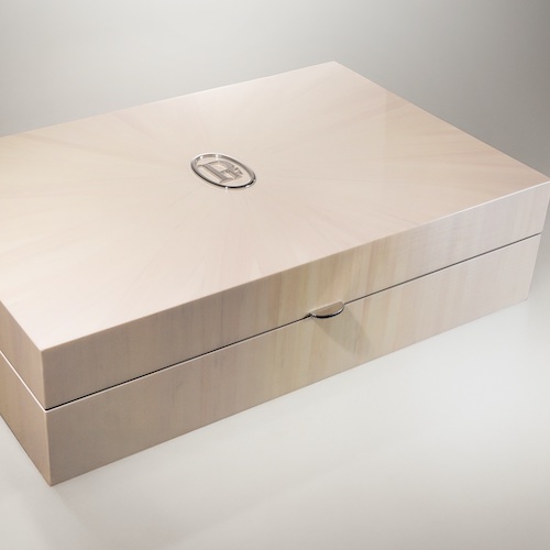 Uhrenbox Die Uhrenbox dient auch als Verstärkung der Töne der Minutenrepetition.