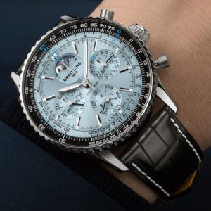 Breitling Navitimer B19 Chronograph 43 Perpetual Calendar Lederband Handgelenk