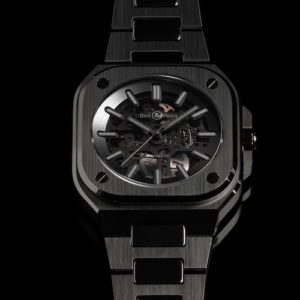 Das Keramikband und das Keramikgehäuse sind poliert und satiniert.