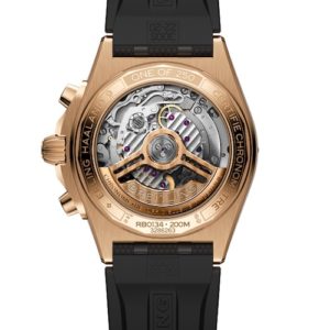 Das Manufakturkaliber B01 der Breitling Chronomat B01 42 Erling Haaland ist durch den Glasboden sichtbar.