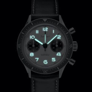 Ziffern und Zeiger der Hanhart 415 ES Panda sind mit Super-Luminova C1 GL X2 beschichtet.