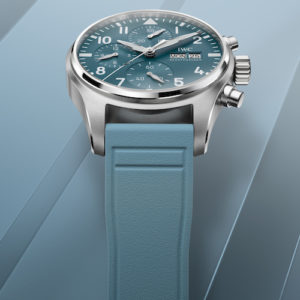 Das hellblaue Kautschukband lässt sich dank eines integrieten Wechselsystems ohne Werkzeug tauschen.