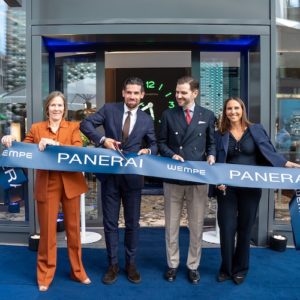 Kim-Eva Wempe und Marvin Klaedtke, Geschäftsführer der Stuttgarter Boutique, bei der Eröffnung im Juli 2025.