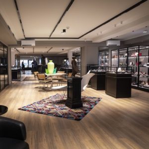 Das Eppli Haus bietet auch ein Juweliergeschäft und einen exklusiven Bereich für Uhren namhafter Marken.