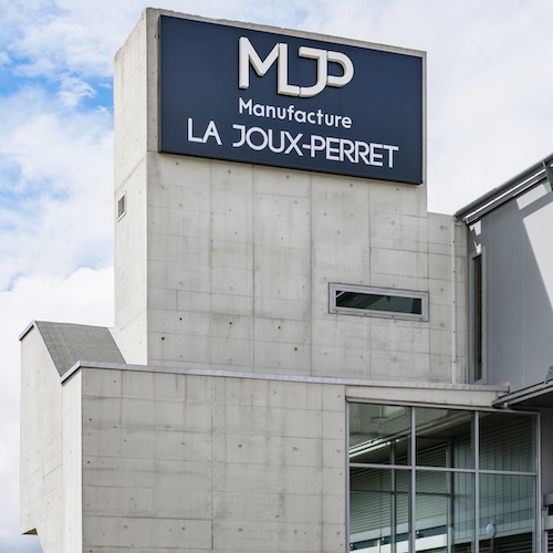 Der französische Luxusgüterkonzern LVMH hat im November 2025 eine Minderheitsbeteiligung an MJP erworben.